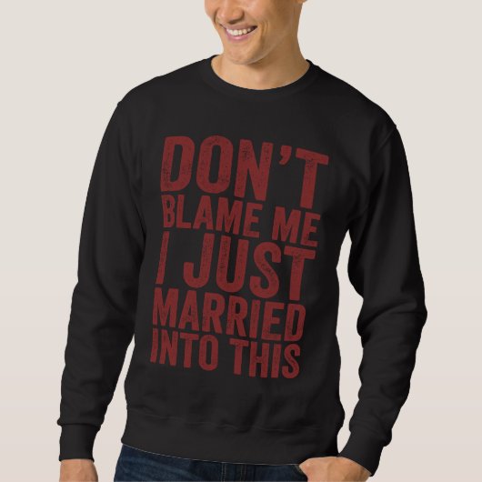 Don't Blame Me I Just Married into This Sarcastic スウェットシャツ (正面)