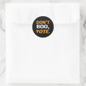 "Don't boo, vote"黒オレンジ色の白ハロウィーン ラウンドシール (バッグ)