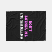 Don't Bother Me I'm Thinking Quote フリースブランケット (正面(横))