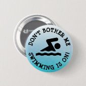 Don't Bother Me, Swimming is on Humor Button 缶バッジ (正面&裏面)