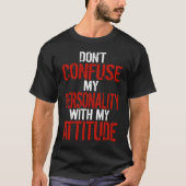 Dont Confuse My Personality With My Attitude Tシャツ (正面)