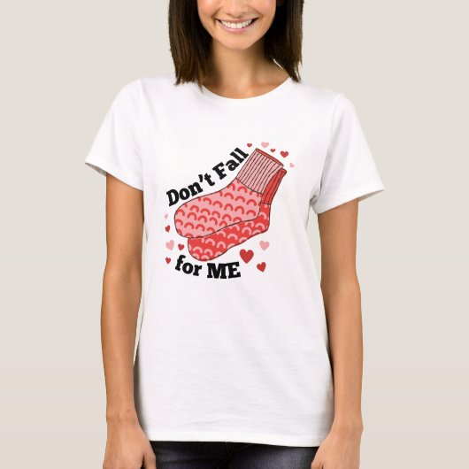 Don't Fall For Me Humor Valentine's Day Shirt  Tシャツ (正面)