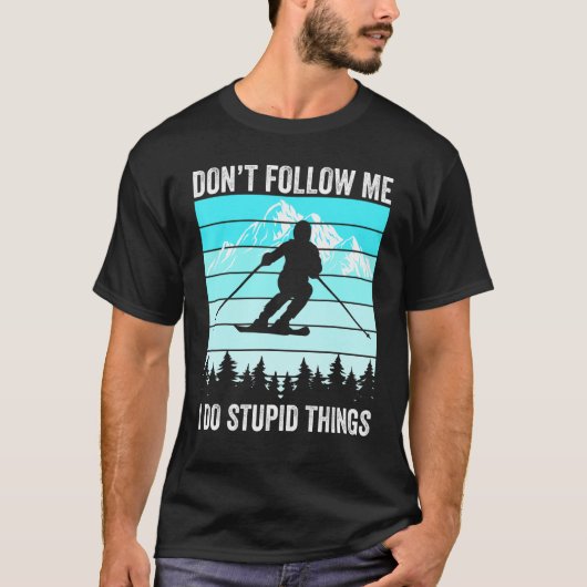 Don't Follow Me I Do Stupid Things Funny Skiing Gi Tシャツ (正面)