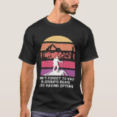 Dont Forget to Hike in Groups  Hiking Humor Hiker Tシャツ (正面)