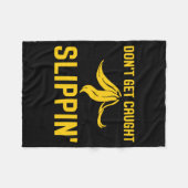 Dont Get Caught Slipng Funny Quote Banana Peel  フリースブランケット (正面(横))
