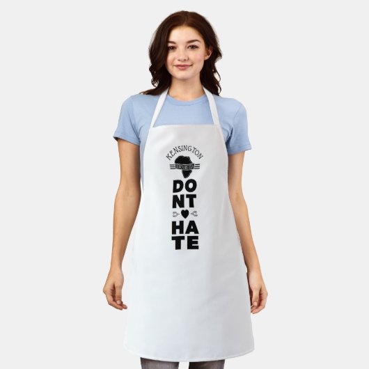 Don't Hate Black History on WHITE エプロン (着用した状態)