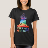 Don't Hate Meditate Meditating Buddha Yoga Tシャツ (正面)