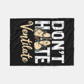 Dont Hate Ventilate Resratory Therast Pulmono  フリースブランケット (正面(横))