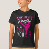 Dont Let The Ponytail Fool You Funny Karate Girl  Tシャツ (正面)