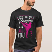 Dont Let The Ponytail Fool You Funny Karate Girl  Tシャツ (正面)
