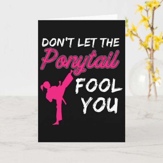 Don't Let The Ponytail Fool You Funny Women And Gi カード (黄色い花)