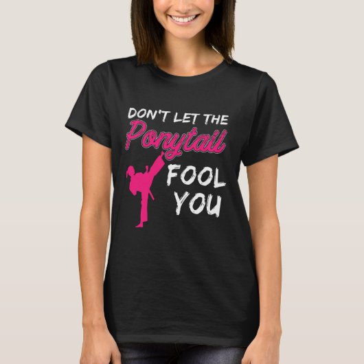 Don't Let The Ponytail Fool You Funny Women And Gi Tシャツ (正面)