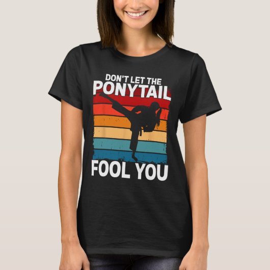 Don't Let The Ponytail Fool You Girl Women Karate  Tシャツ (正面)