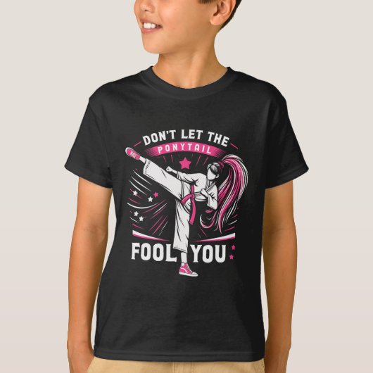 Don't Let The Ponytail Fool You Girl Women Karate  Tシャツ (正面)