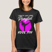 Dont Let The Ponytail Fool You I Funny Karate  Tシャツ (正面)