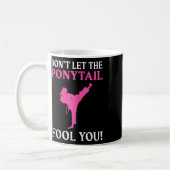 Don't Let The Ponytail Fool You Karate Fighter Mar コーヒーマグカップ (左)