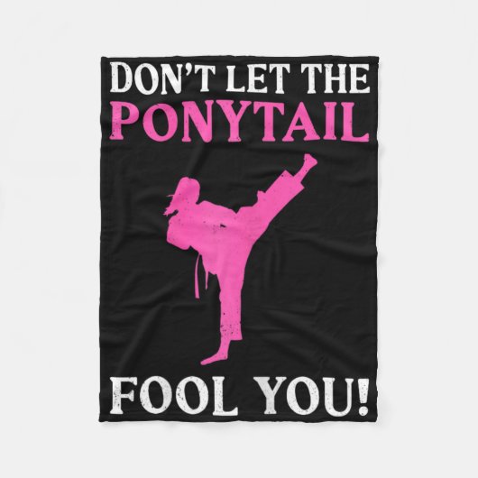 Don't Let The Ponytail Fool You Karate Fighter Mar フリースブランケット (正面)