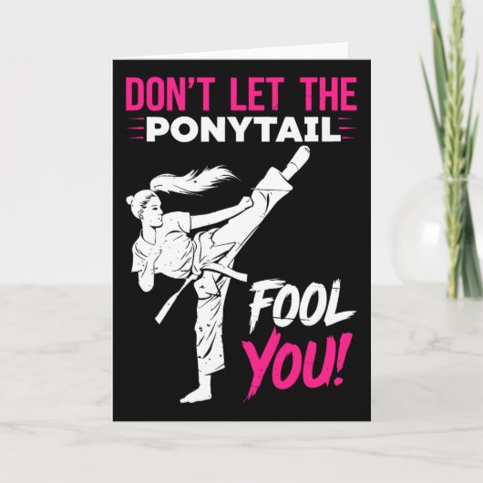 Don't Let The Ponytail Fool You Karate Funny Karat カード (正面)