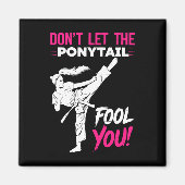 Don't Let The Ponytail Fool You Karate Funny Karat マグネット (正面)