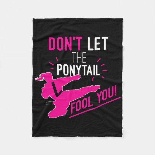 Don't Let The Ponytail Fool You Karate Girl Funny  フリースブランケット (正面)