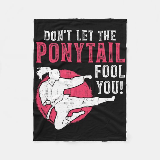 Dont Let The Ponytail Fool You Martial Arts Girl - フリースブランケット (正面)