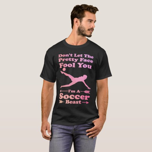 don't let the pretty face fool you I'm a soccer be Tシャツ (正面フル)
