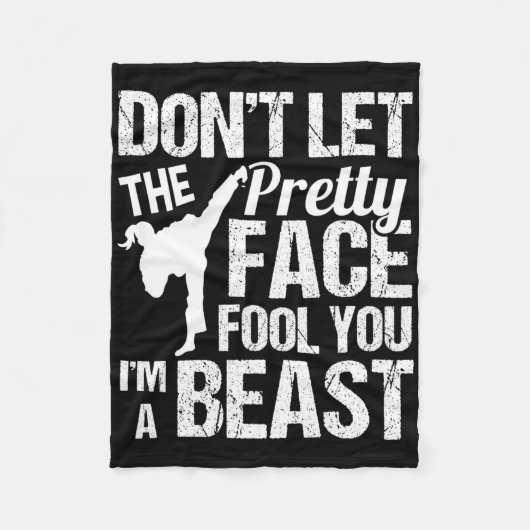 Dont Let The Pretty Face Fool You Karate Taekwondo フリースブランケット (正面)