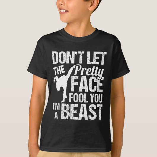 Dont Let The Pretty Face Fool You Karate Taekwondo Tシャツ (正面)