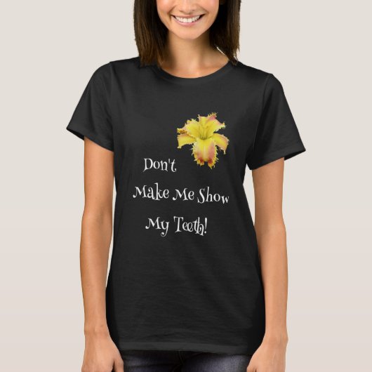 Don't Make Me Show My Teeth Toothy Daylily  Garden Tシャツ (正面)