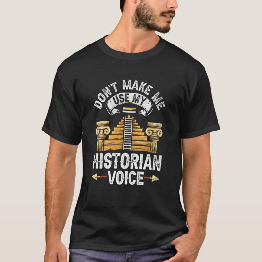 Don't Make Me Use My Historian Voice Historic Hist Tシャツ (正面)