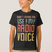 Don't Make Me Use My Radio Voice Funny Quote Retro Tシャツ (正面)