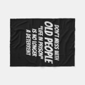 Don't Mess With Old People Funny Saying Prison Vin フリースブランケット (正面(横))