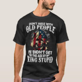 Don't Mess With Old People We Didn't Get This Age  Tシャツ (正面)