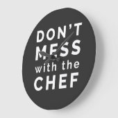 Don't Mess with the Chef  ラージ壁時計 (傾斜)