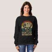 Don't Stop Retrieving Retro Golden Retriever スウェットシャツ (正面フル)