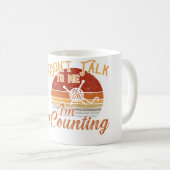 Dont Talk To Me. Im Counting  Knit Yarn Crochet コーヒーマグカップ (正面右)