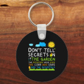 Don't Tell Secret In The Garden Funny Gardener  キーホルダー (正面)