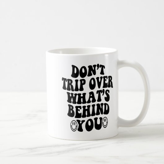 Don't Trip Over What's Behind You , Trendy Aesthet コーヒーマグカップ (右)