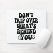 Don't Trip Over What's Behind You , Trendy Aesthet マウスパッド (マウス)