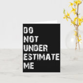 Don't Underestimate Me Funny Quote Gift  カード (黄色い花)