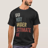 Don't Underestimate Me Funny Quote Gift Tシャツ (正面)