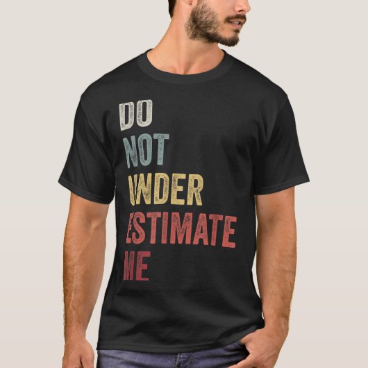 Don't Underestimate Me Funny Quote Gift  Tシャツ (正面)