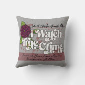 Don't Underestimate Me. I Watch True Crime.–Name クッション (裏面)