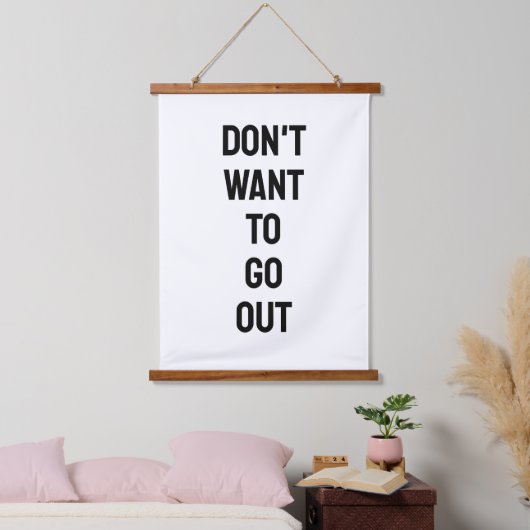 Don't Want To Go Out Minimalist B&W Quote 吊り下げ型タペストリー (寝室)