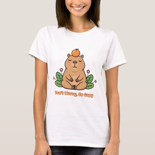 "Don't Worry Be Capy" かわいいカピバラの瞑想デザイン Tシャツ (正面)