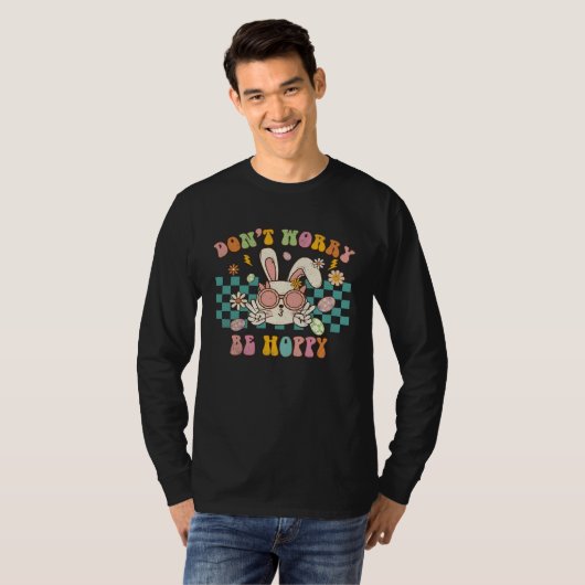Dont Worry Be Hoppy Cute Retro Groovy Bunny Easter Tシャツ (正面フル)