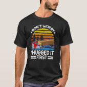 Don't Worry I Hugged It First Log Truck Driver Tシャツ (正面)