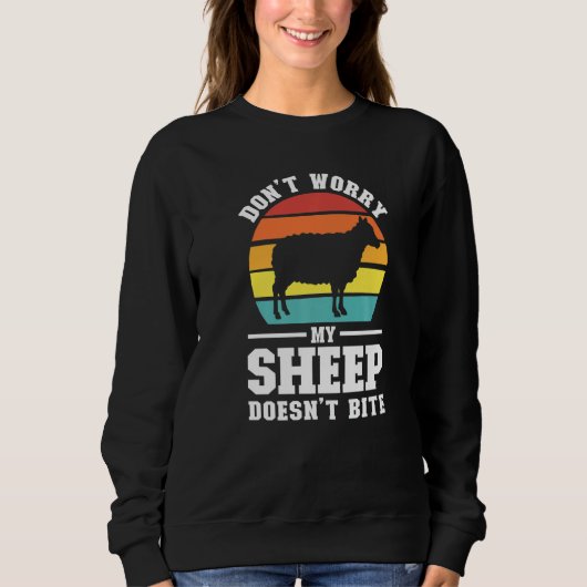 Don't Worry My Sheep Doesn't Bite Farming Animal   スウェットシャツ (正面)