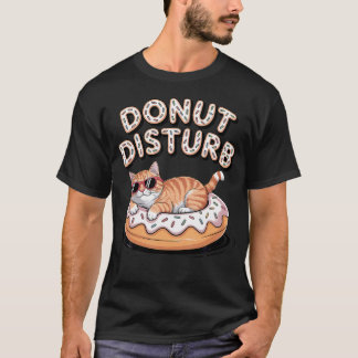 Donut Disturb Cat Relaxing On Vanilla Sprinkle Tシャツ