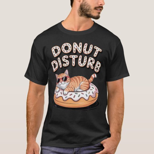 Donut Disturb Cat Relaxing On Vanilla Sprinkle Tシャツ (正面)